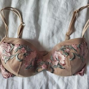 Nude bra with patterned flowers - Size 34B
